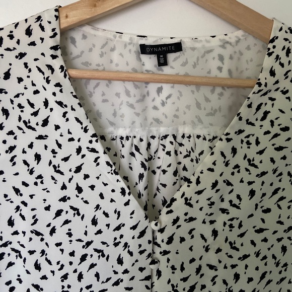 Black & white pattern blouse. - Picture 3 of 4